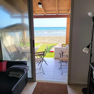 Dom wakacyjny Mattis Seafront Beachhouse Cypr